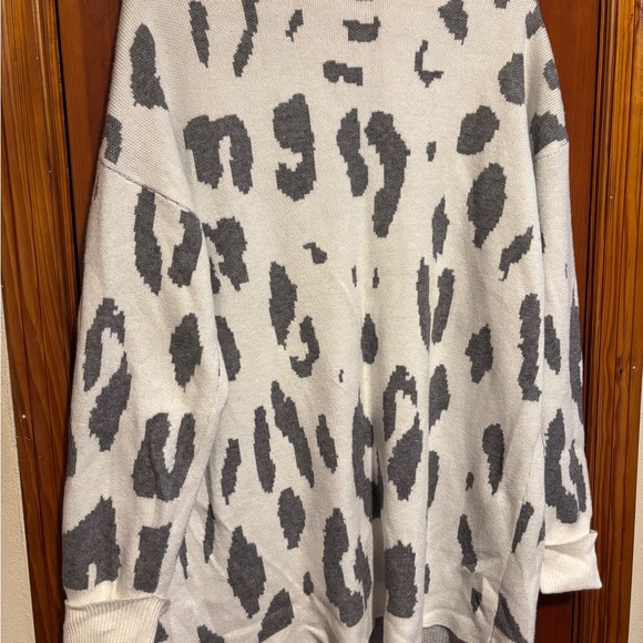 MEROKEETY Grey and White Leopard Print Cardigan EUC - Picture 4 of 4